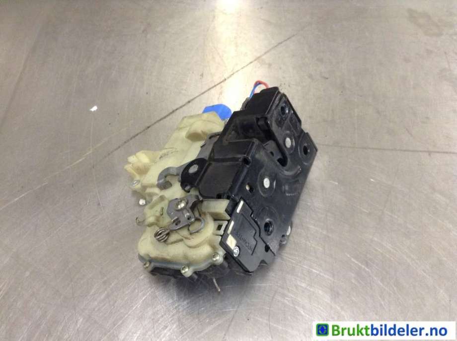 Låsekasse venstre foran til VW Transporter / Caravelle 2009-2015 (Fase 2) (T5) (T5) (VOLKSWAGEN|3B1 837 015 AQ|)