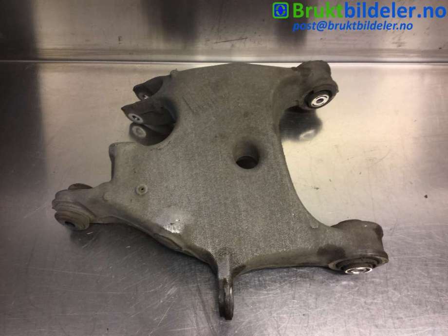 Bærebru høyre bak til BMW 5-Serie, 2010-2017 (F10/F11) (F10/F11) (BMW|33326780072-03)