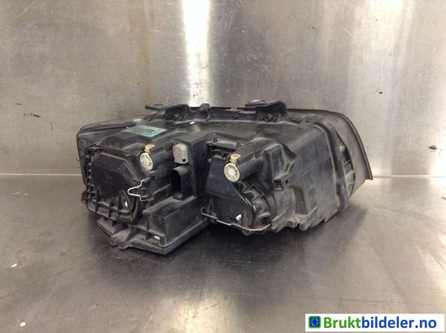 Frontlykt venstre halogen til Audi A4 2001-2004 (Type II) (B6) (B6) (8E0 941 003 F|89305690|)