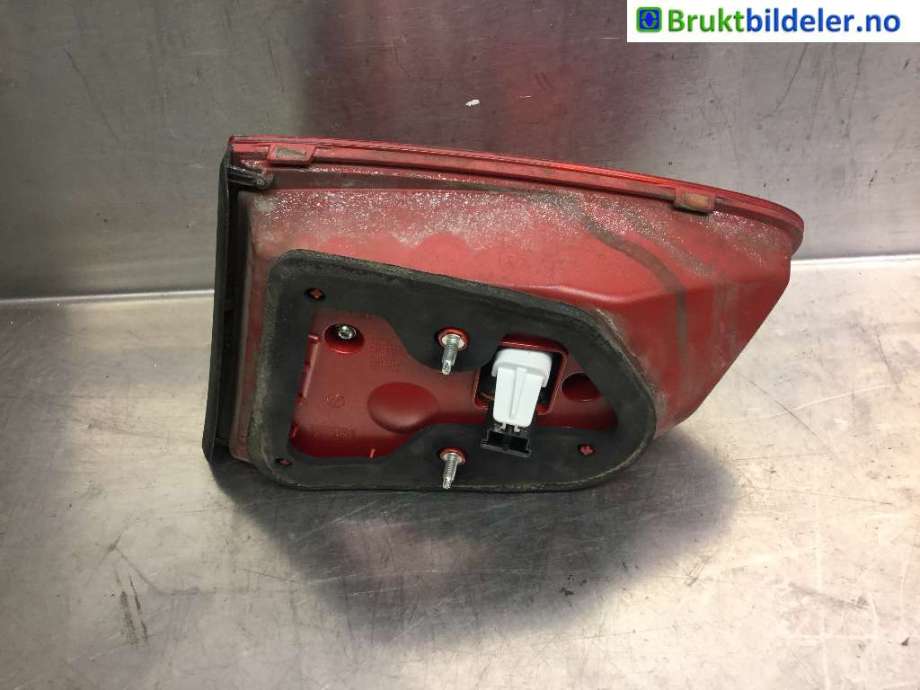 Baklykt venstre indre til VW Passat 2011-2015 (B7) (B7) (VOLKSWAGEN|3AF 945 307 E|)