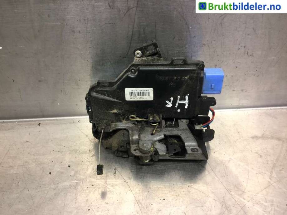 Låsekasse høyre foran til VW Caddy, 2010-2015 (Type III, Fase 2)  (VOLKSWAGEN|3D1 837 016 AQ)