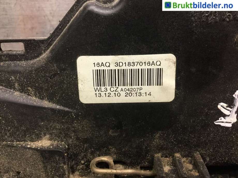 Låsekasse høyre foran til VW Caddy 2010-2015 (Type III, Fase 2)  (VOLKSWAGEN|3D1 837 016 AQ|)