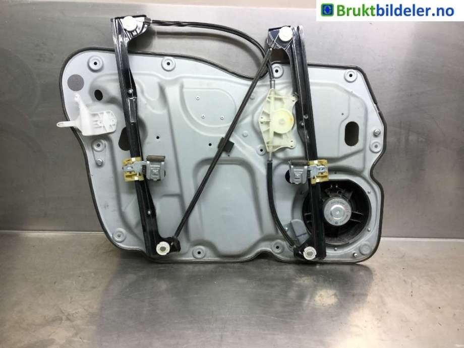 Ruteheis til VW Caddy, 2010-2015 (Type III, Fase 2)  (VOLKSWAGEN|1T0 837 756 M)
