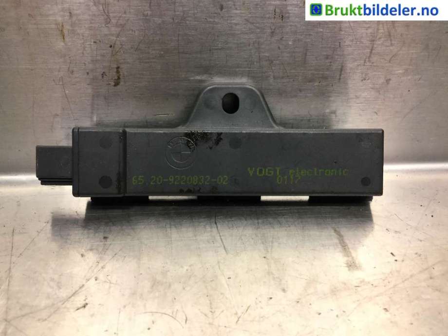 Antenne forsterker til BMW 5-Serie, 2010-2017 (F10/F11) (F10/F11) (BMW|65 20 9 220 832-02)