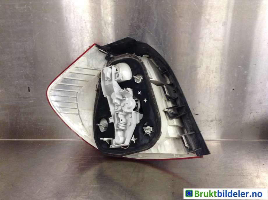 Baklykt høyre til BMW 1-Serie 2004-2011 (E81/E82/E87/E88) (E81/E82/E87/E88) (BMW|7 181 298-07|301 358 0000|)