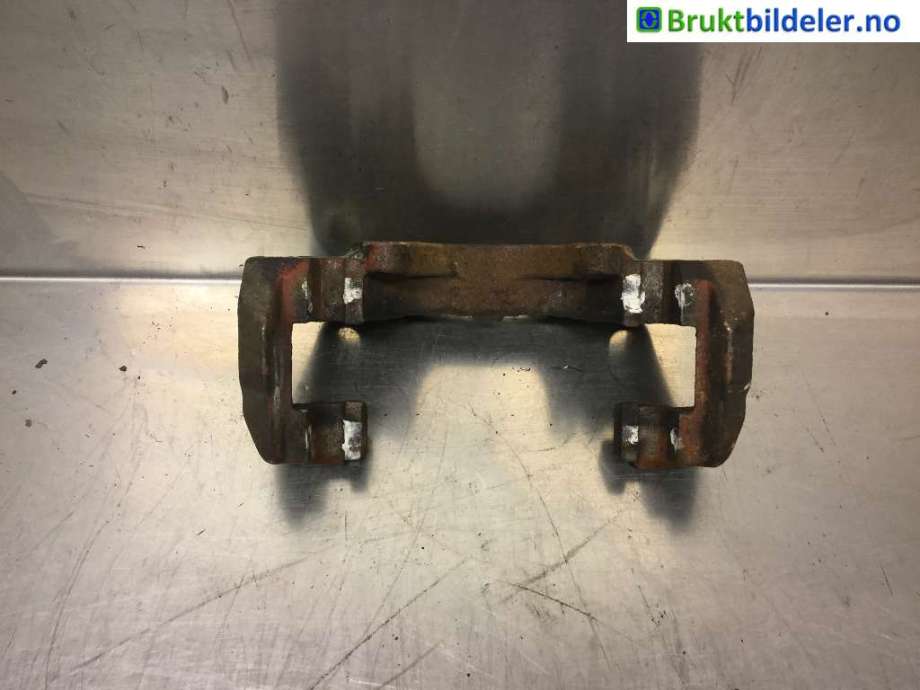 Bremsecaliper brakett til VW Transporter / Caravelle 2009-2015 (Fase 2) (T5) (T5) (VOLKSWAGEN|7H0 615 125 A|)