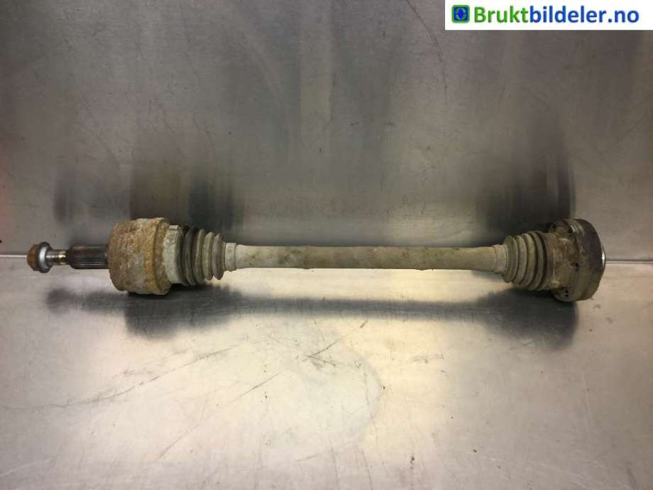 Drivaksel venstre bak til VW Transporter / Caravelle, 2009-2015 (Fase 2) (T5) (T5) (VOLKSWAGEN|7E0 501 201 B)