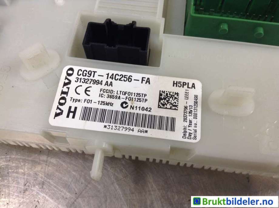Sikringsboks til Volvo XC70 2014-2016 (Type II, Fase 2) (VOLVO|31327994 AA||CG9T-14C256-FA)