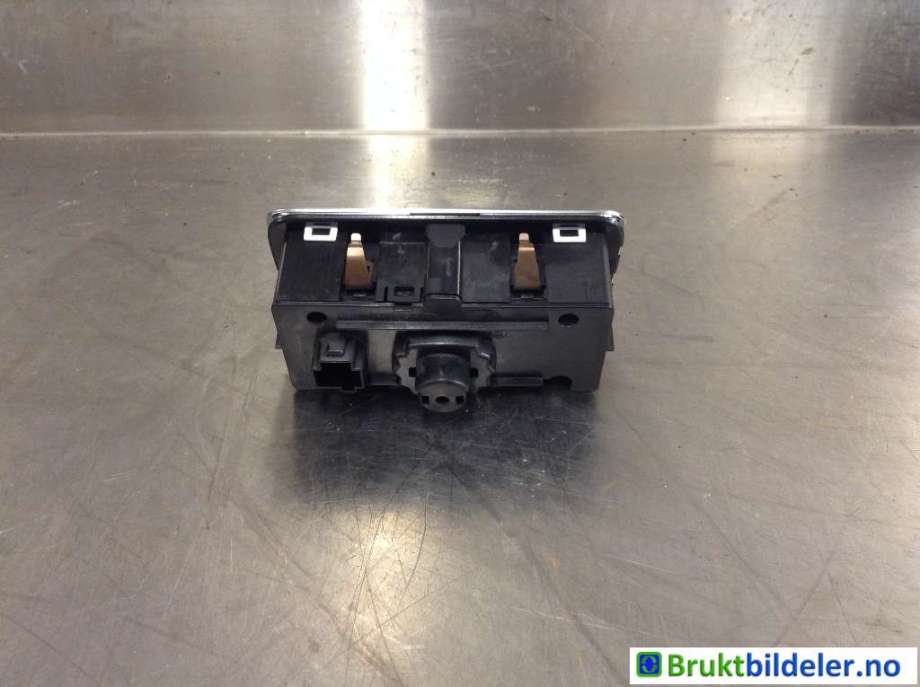Bryter lys til Volvo XC70 2014-2016 (Type II, Fase 2)  (VOLVO|30739448|)