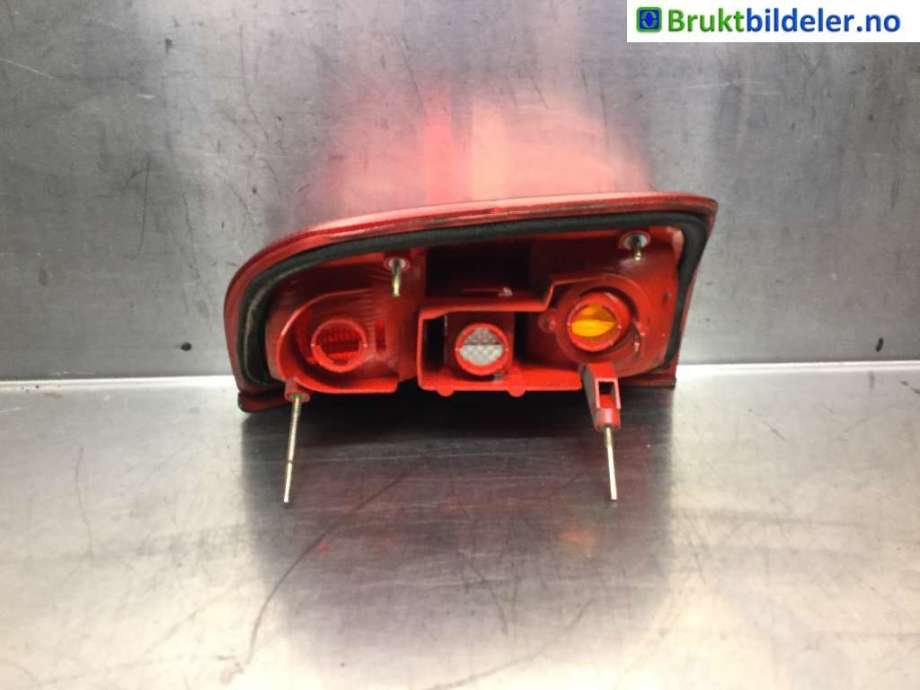 Baklykt venstre til Toyota RAV4 2000-2006 (Type II)  (TOYOTA|81561-42060|)