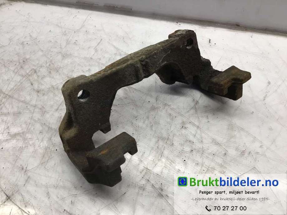 Bremsecaliper brakett til Ford Mondeo, 2014-2019 (Type V, Fase 1)  (FORD|DG9C-2B134-CC)