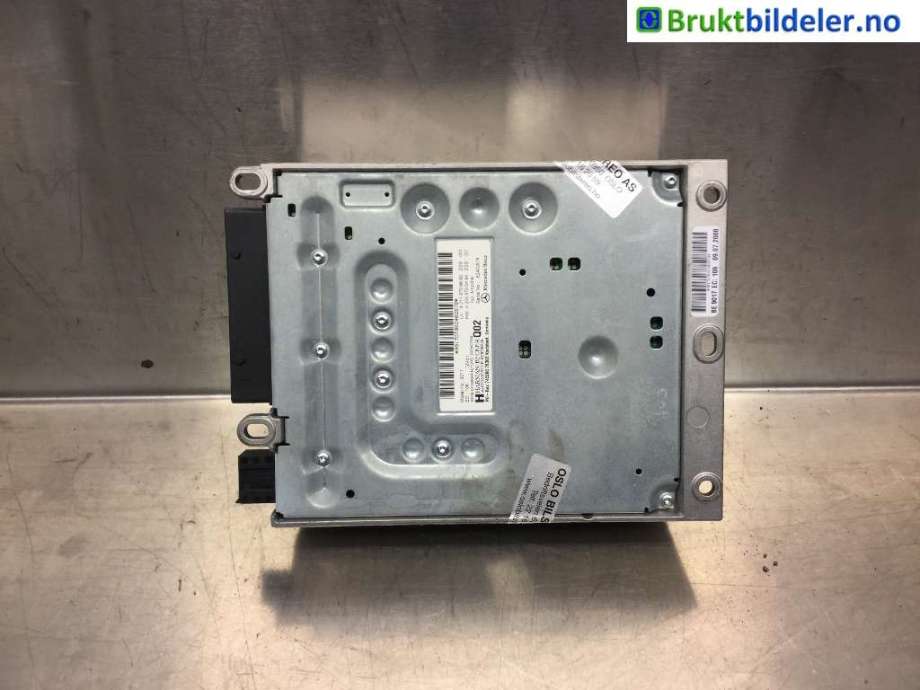 Bilstereo forsterker til Mercedes CLK 2002-2009 (C209) (C209) (MERCEDES|A 204 870 04 94|)