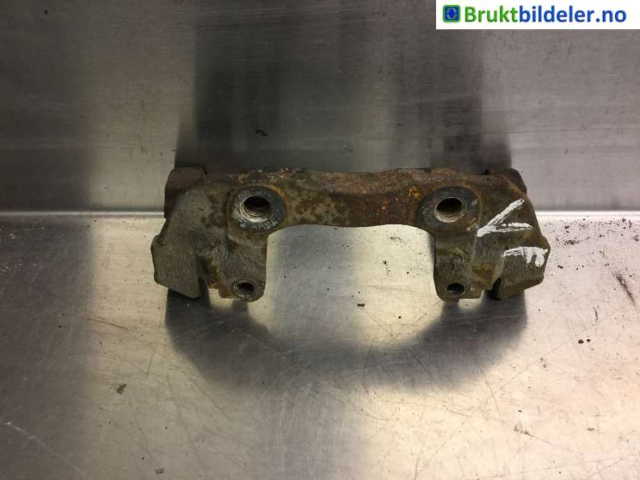 Bremsecaliper brakett til Ford Focus 2011-2014 (Type III, Fase 1)  (FORD|AV61-2B135-CB|)