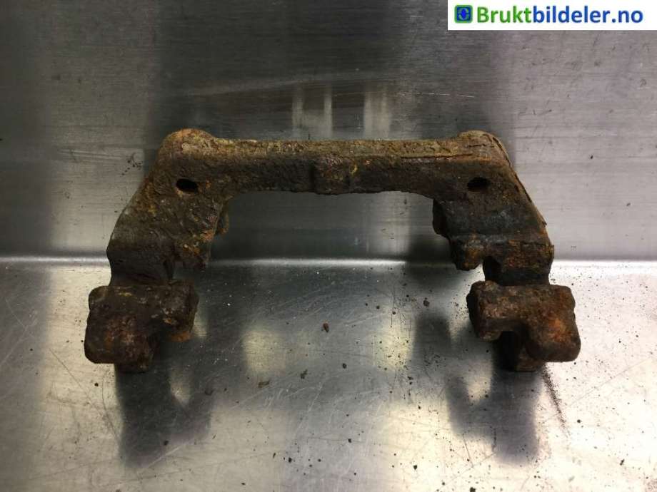 Bremsecaliper brakett til Ford Focus, 2011-2014 (Type III, Fase 1)  (FORD|BV61-2B582-AA)