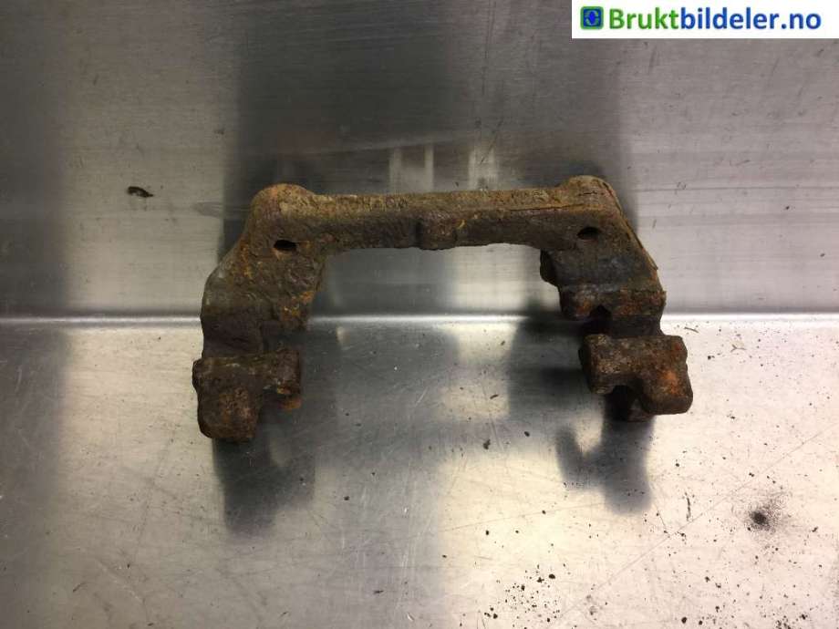Bremsecaliper brakett til Ford Focus, 2011-2014 (Type III, Fase 1)  (FORD|BV61-2B582-AA)