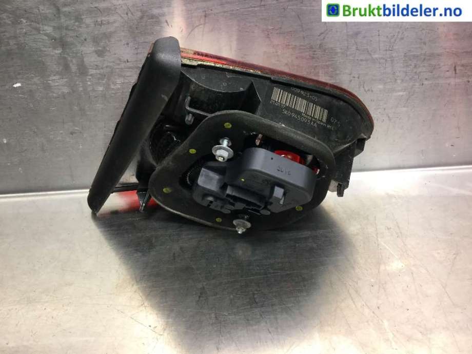 Baklykt venstre indre til VW Golf VI 2008-2012  (VOLKSWAGEN|5K0 945 093 AA|)