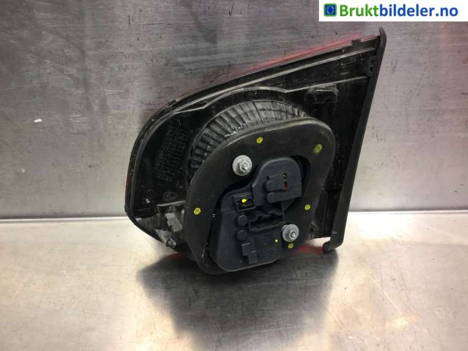 Baklykt venstre indre til VW Golf VI 2008-2012  (VOLKSWAGEN|5K0 945 093 AA|)