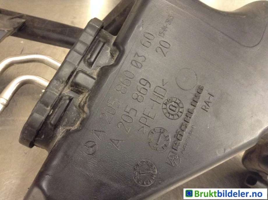Spylertank til Mercedes C-Klasse 2014-2018 (Fase 1) (W205) (W205) (MERCEDES|A 205 860 03 60|)