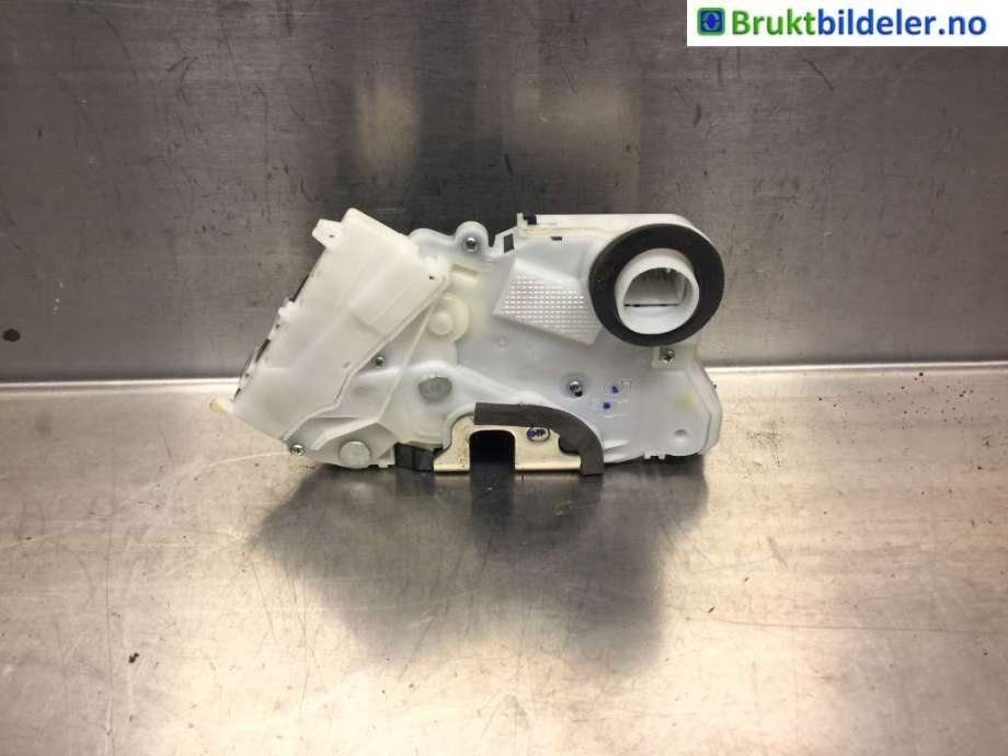Låsekasse høyre til Toyota Yaris, 2012-2014 (Type III, Fase 1) (TOYOTA|69030-0D320)