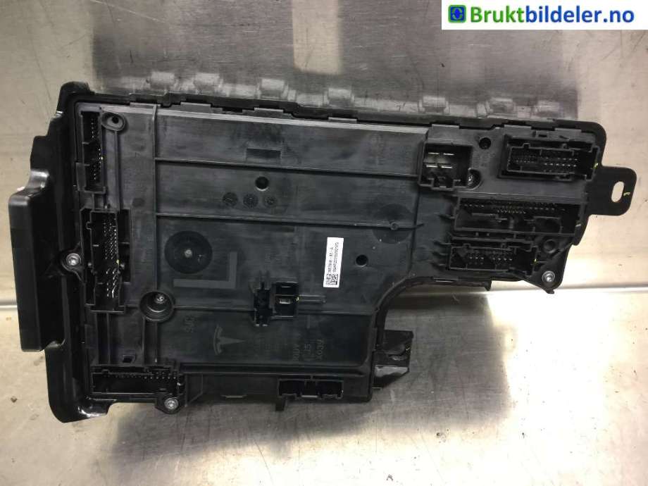 Styreenhet comfort (BCM) til Tesla Model Y, 2021-2024 (Type I)  (1657648-02-A)