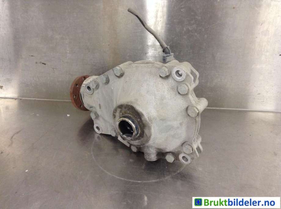 Kardang til BMW X4 2014-2018 (F26) (F26) (BMW|8618380|E29793|31 50 8 623 110)
