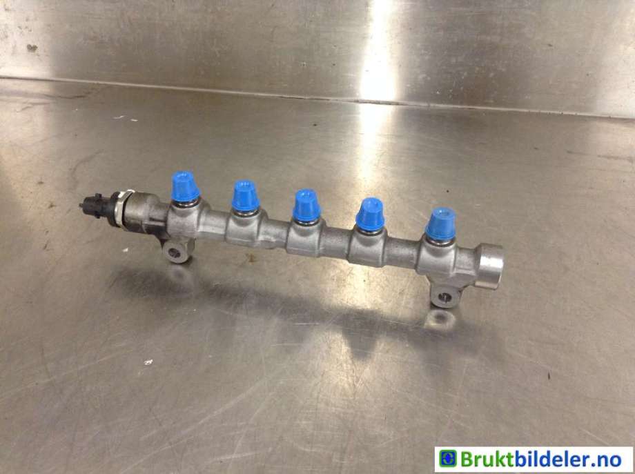 Dyseskinne (fuelrail) til Hyundai i40, 2012-2017  (HYUNDAI|31400 2A420)