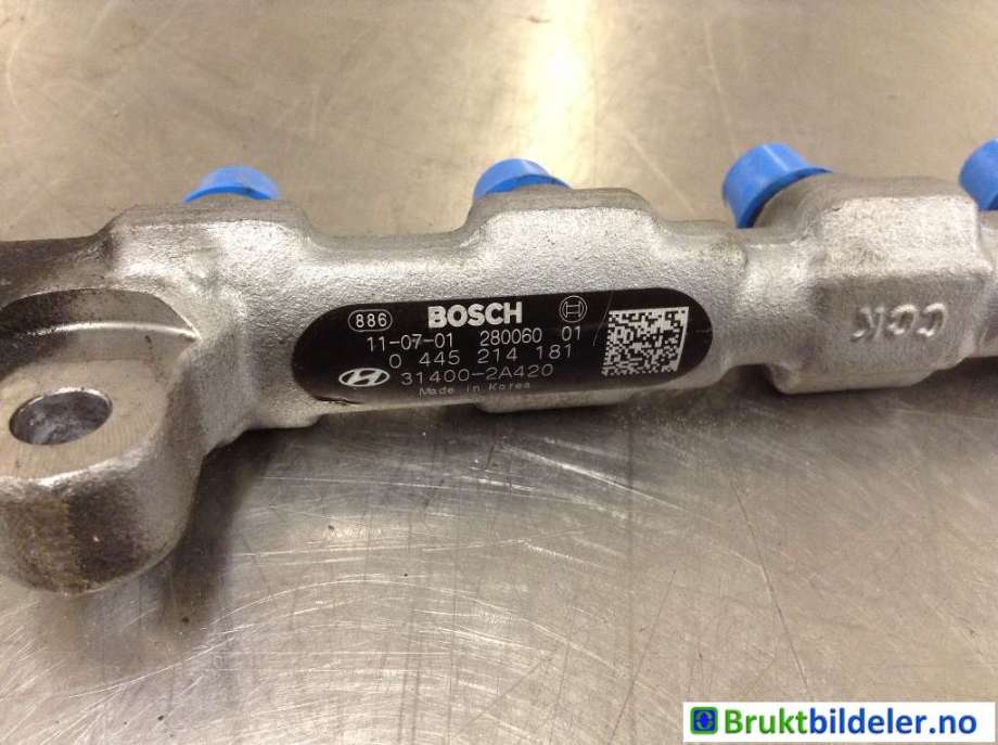 Dyseskinne (fuelrail) til Hyundai i40 2012-2017  (HYUNDAI|31400 2A420|0 445 214 181|)