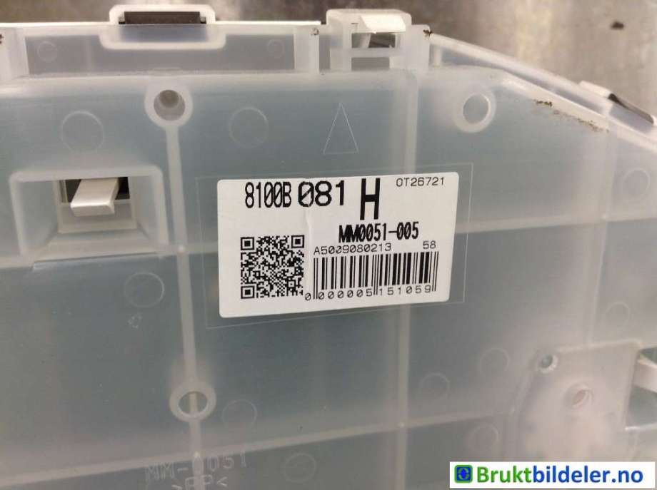 Instrumentpanel til Mitsubishi Colt 2009-2013 (Type VII, Fase 2)  (MITSUBISHI|8100B081H|MM0051-005|)