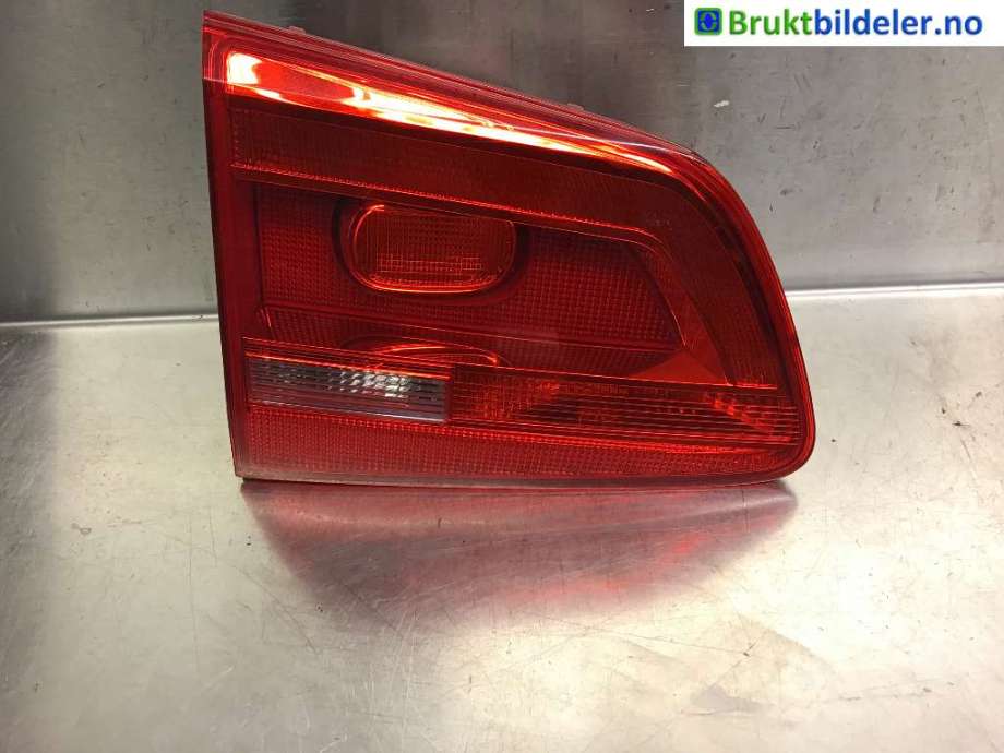 Baklykt venstre indre til VW Touran, 2010-2015 (Type I, Fase 3)  (VOLKSWAGEN|1T0 945 093)