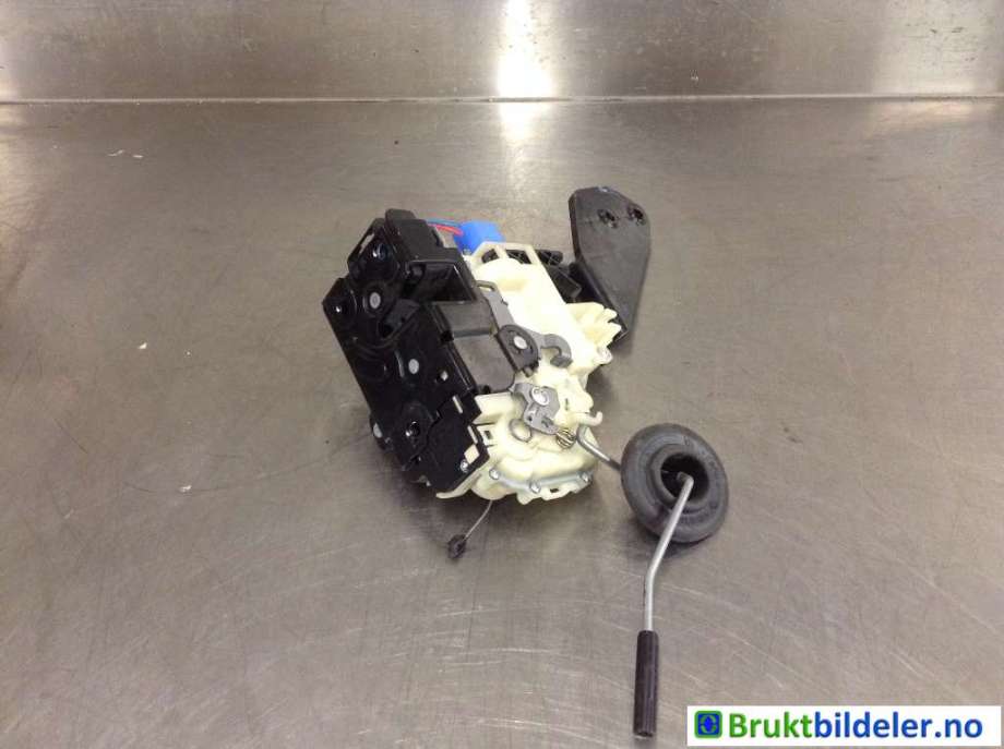 Låsekasse høyre foran til VW Transporter / Caravelle 2015-2019 (T6) (T6) (VOLKSWAGEN|7E1 837 016 B|)