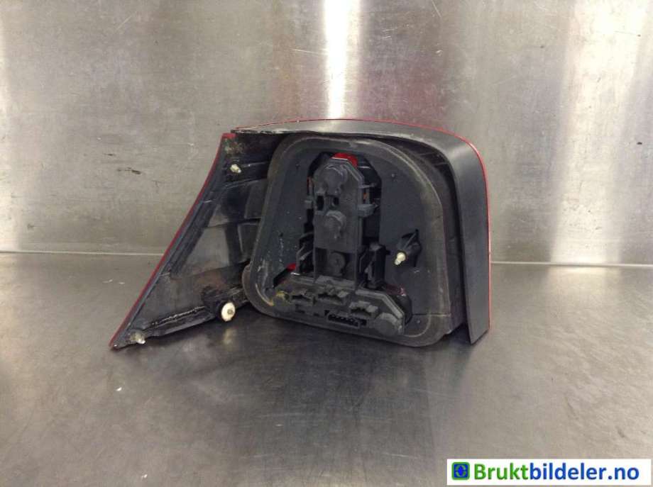 Baklykt venstre til VW Golf IV 1998-2003  (VOLKSWAGEN|1J6 945 111 S|)