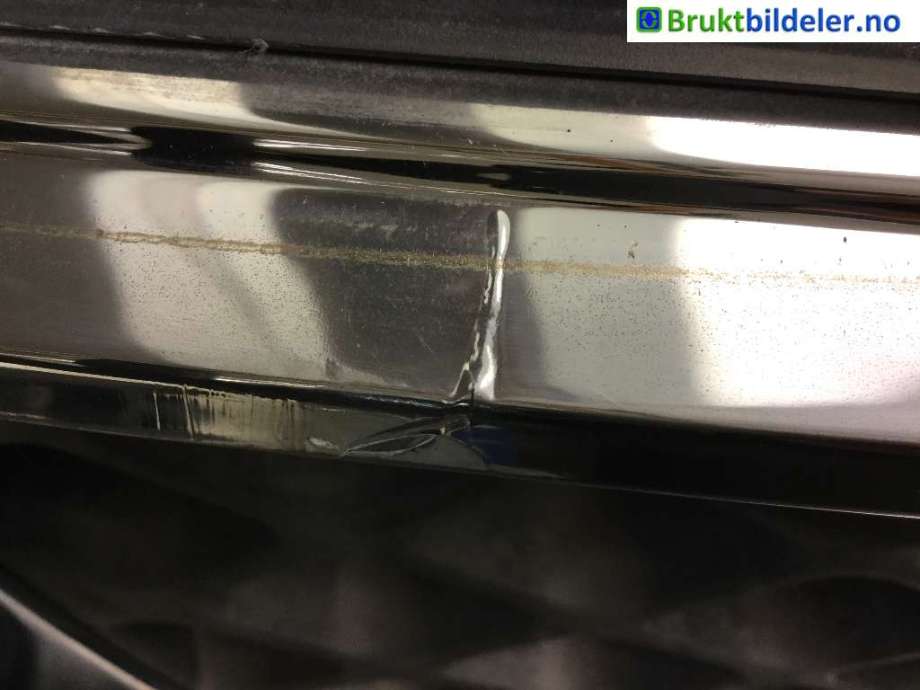 Grill til Nissan Navara 2005-2010 (Fase 1) (D40) (D40) (NISSAN|62310 EB400|)