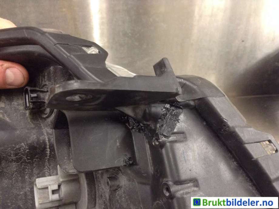 Frontlykt venstre halogen til Suzuki Vitara 2015-->> (Type IV)  (SUZUKI|35120-74S00|)
