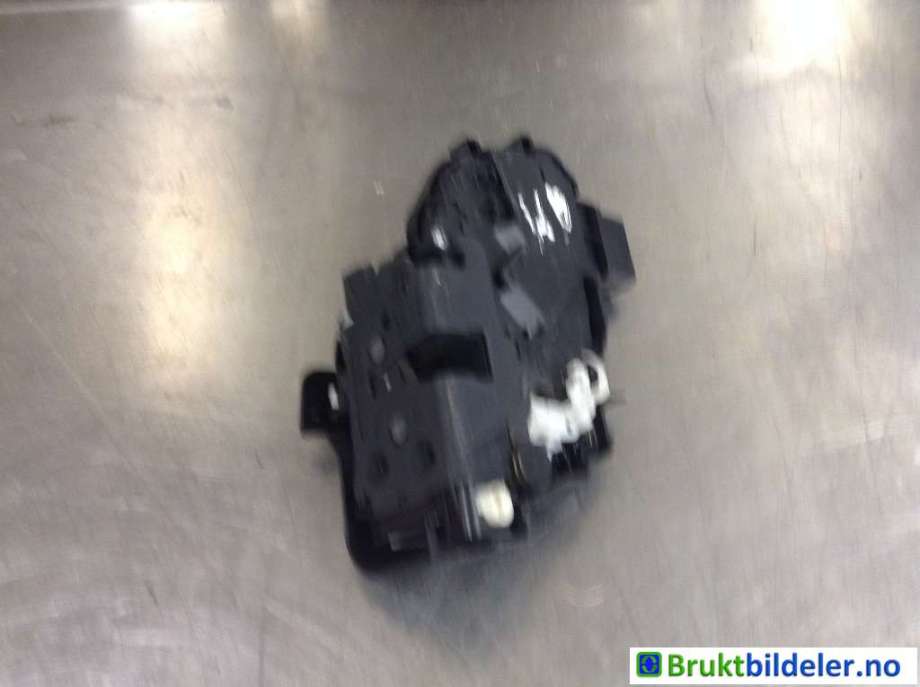 Låsekasse høyre bak til Volvo V70 2007-2013 (Type III, Fase 1)  (VOLVO|31253921|986922-105|)