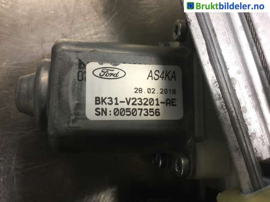 Ruteheis høyre foran til Ford Transit 2014-->>  (FORD||BK31-V23200-BE)