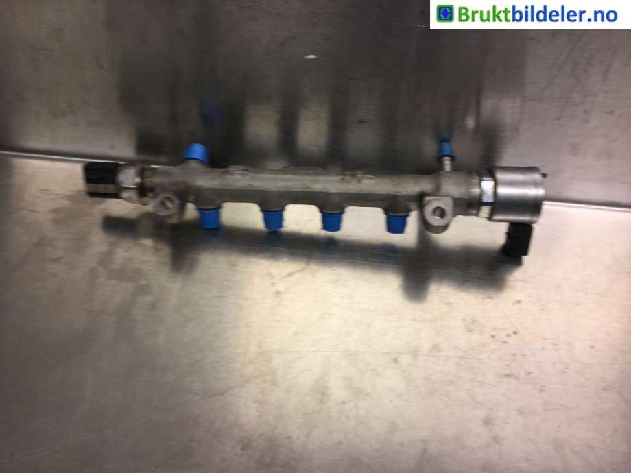 Dyseskinne (fuelrail) til VW Caddy 2015-2020 (Type III, Fase 3) (VOLKSWAGEN|04L 130 089 G|)