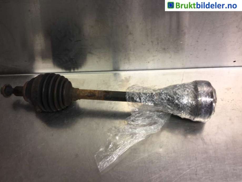 Drivaksel venstre foran til VW Caddy, 2015-2020 (Type III, Fase 3)  (VOLKSWAGEN|1K0 407 271 LB)