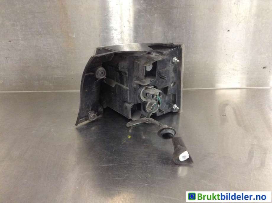 Baklykt venstre til Mitsubishi Outlander 2010-2012 (Type II, Fase 2)  (MITSUBISHI|8330A379|)