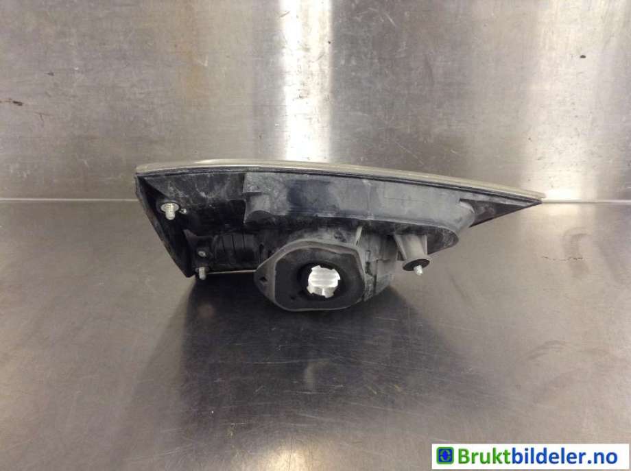 Baklykt høyre indre til Mitsubishi Outlander 2010-2012 (Type II, Fase 2)  (MITSUBISHI|8331A006|)