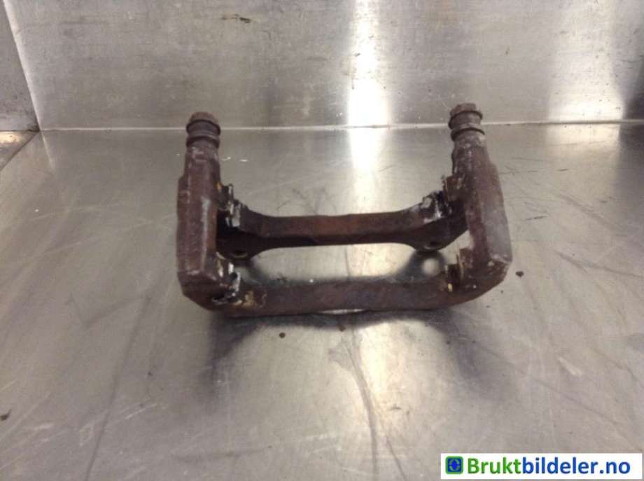 Bremsecaliper brakett til Jeep Wrangler, 2007-->> (Type III) (JEEP|68044 865AA)
