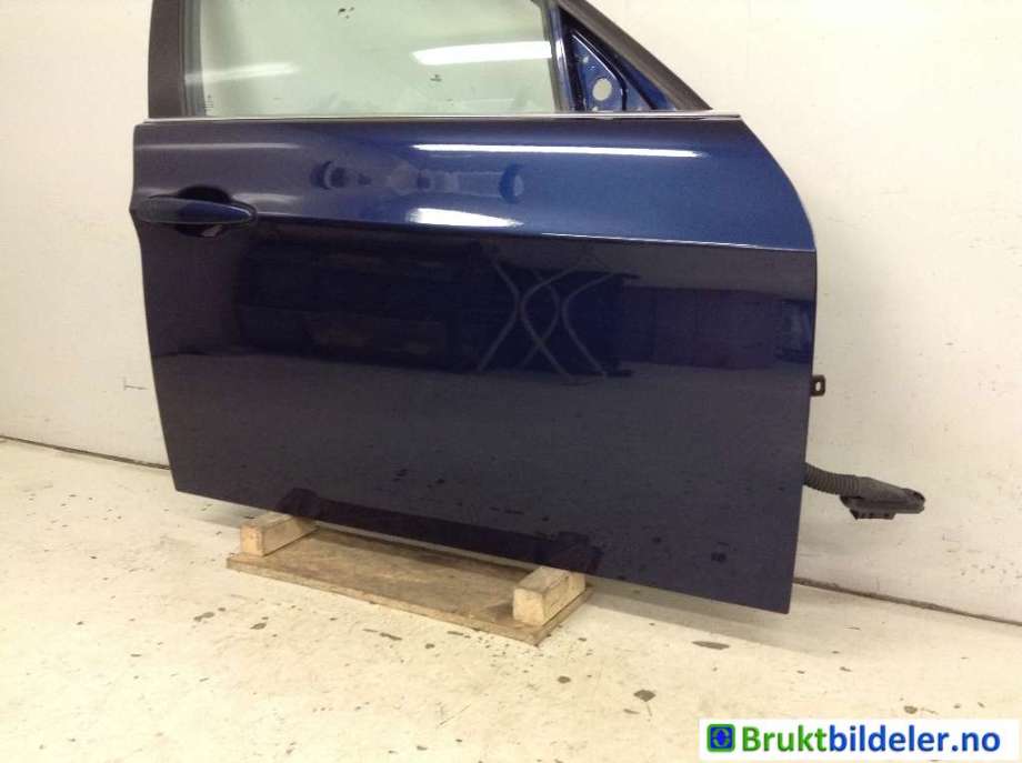 Dør høyre foran til BMW 3-Serie 2005-2011 (E90/E91/E92/E93) (E90/E91/E92/E93) (BMW|41 51 5 A2A 386|)