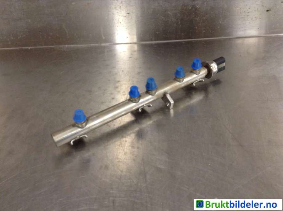 Dyseskinne (fuelrail) til BMW 3-Serie 2005-2011 (E90/E91/E92/E93) (E90/E91/E92/E93) (BMW|13 53 7 562 474||13 53 7 537 319)