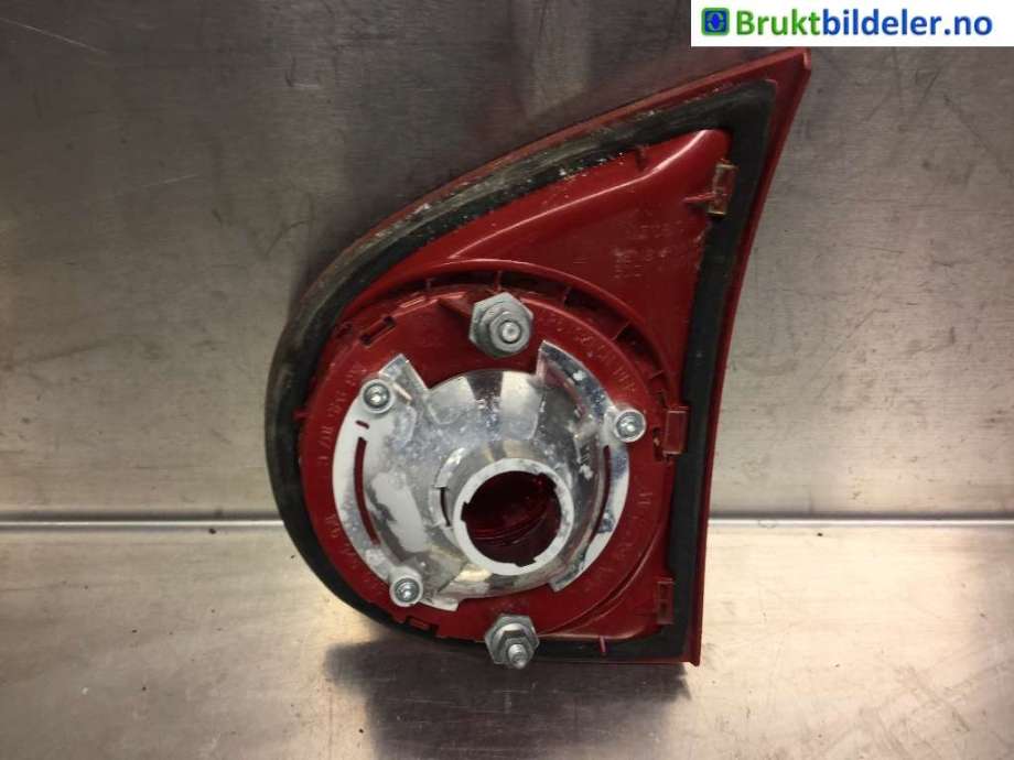 Baklykt høyre indre til VW Golf V, Combi 2003-2008  (VOLKSWAGEN|1K6 945 094 E|)