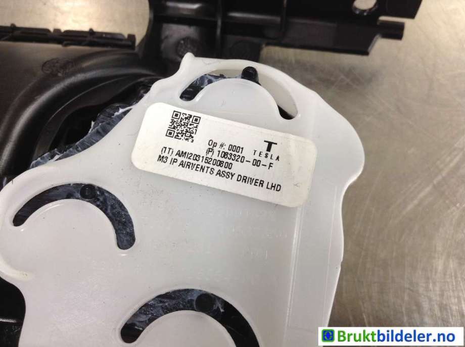 Dashbord friskluftdyse til Tesla Model 3 2018-2023 (Fase 1)  (TESLA|1083320-00-F|2080647X|)