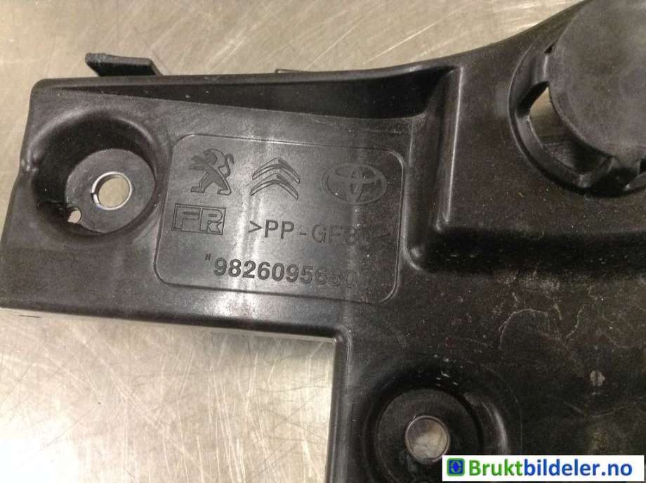 Frontplate øvre til Opel Vivaro C 2020-->>  (9826095680|)