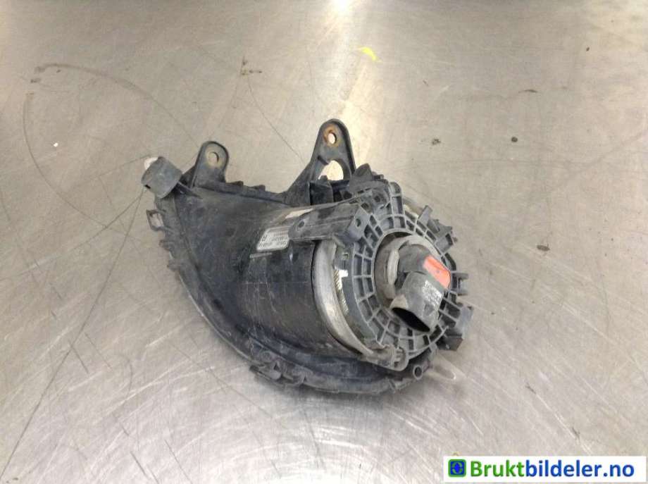 Tåkelykt høyre foran til Opel Zafira Tourer 2012-2018  (OPEL|20863017|662588537|)