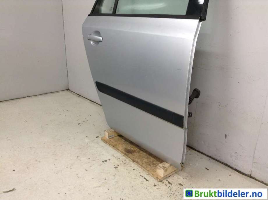 Dør høyre bak til Škoda Fabia 2007-2010 (Type II, Fase 1)  (SKODA|5J9 833 056|)