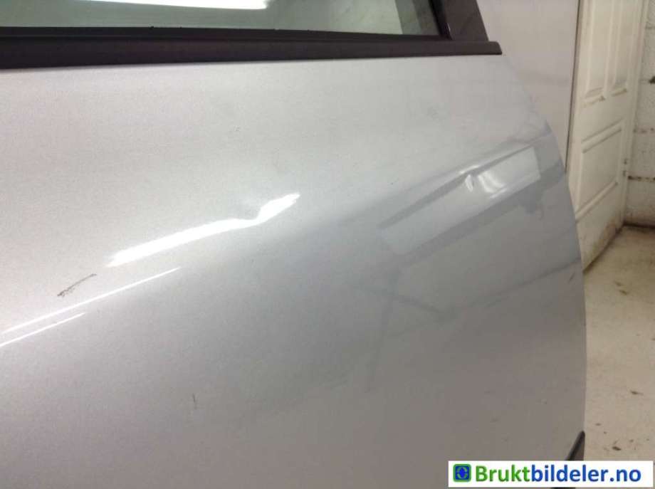 Dør høyre bak til Škoda Fabia 2007-2010 (Type II, Fase 1)  (SKODA|5J9 833 056|)
