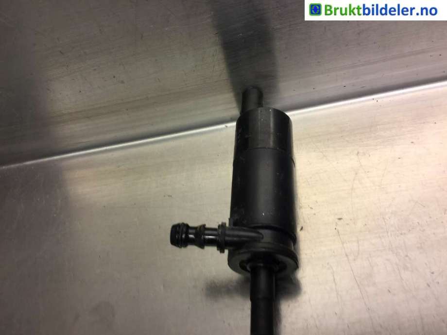 Spylerpumpe foran til BMW 3-Serie 2005-2011 (E90/E91/E92/E93) (E90/E91/E92/E93) (BMW|67.12 6 973 097|)
