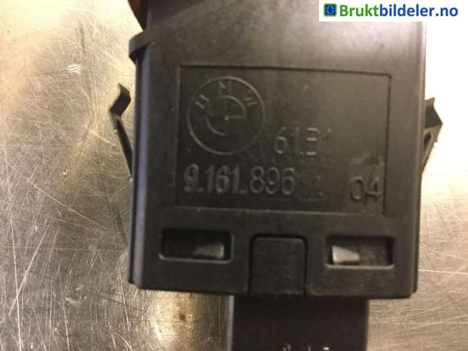 Bryter nødblink til BMW 5-Serie 2010-2017 (F10/F11) (F10/F11) (BMW|9.161.896|)